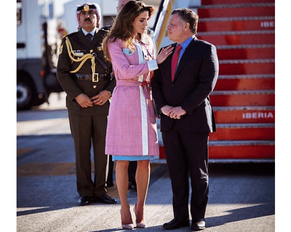 الملك والملكة يغادران أرض الوطن