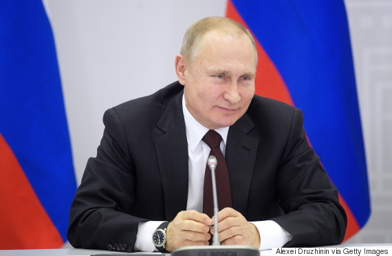 شارك في الانتخابات وفز بآيفون.. هكذا