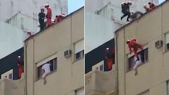 أنقذا رجلا من الانتحار بركلة (فيديو)