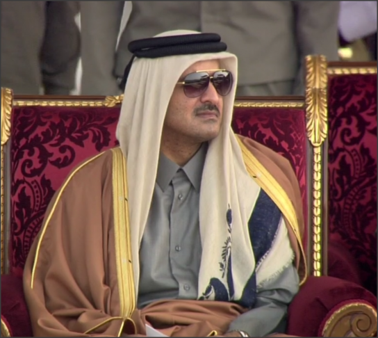 أمير قطر يخرج دفعة بكلية الزعيم