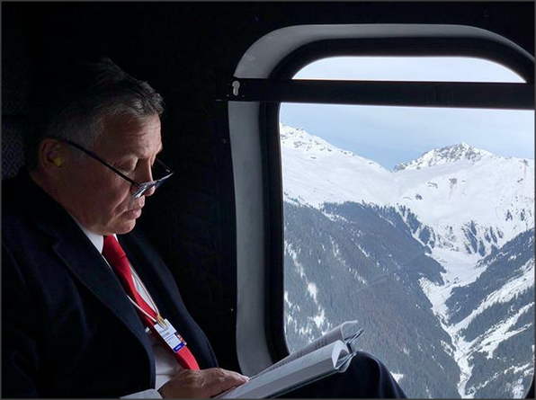 صورة لـ الملك في رحلة العودة