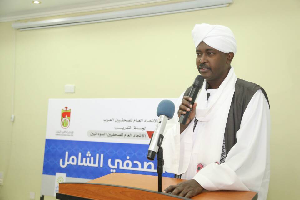 بمشاركة متدربين من 9 دول عربية