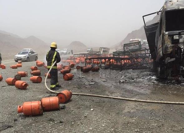 تدهور مركبة محملة باسطوانات الغاز في