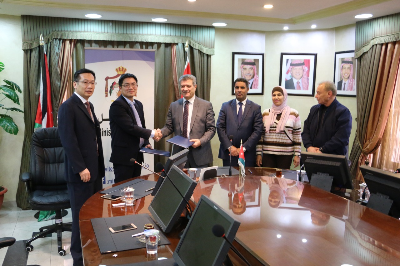 مذكرة تعاون بين ’العمل‘ وشركة التنين