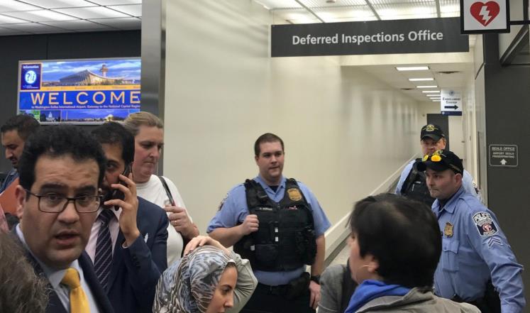 واشنطن ترفع الحظر على دخول اللاجئين