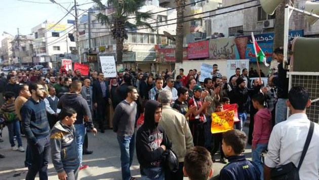 مسيرة في الحسيني: ’اللي راتبه 300