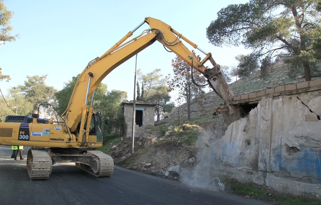 الأمانة تباشر بإزالة 300 بناء آيل