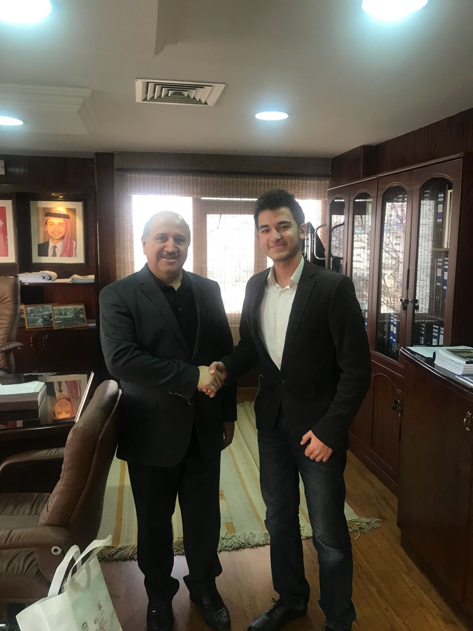 وزير المياه يكرم مخترع اردني