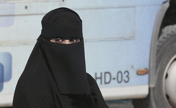 سعودية تطلب من زوجها الزواج بثالثة