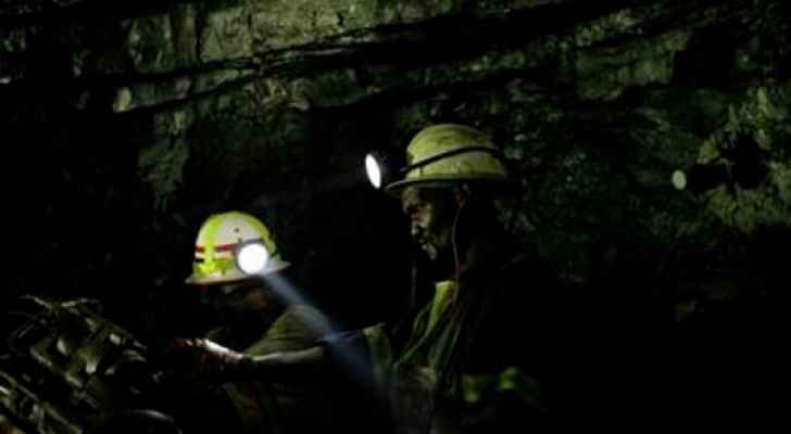 انقاذ 950 عامل منجم بعد أن