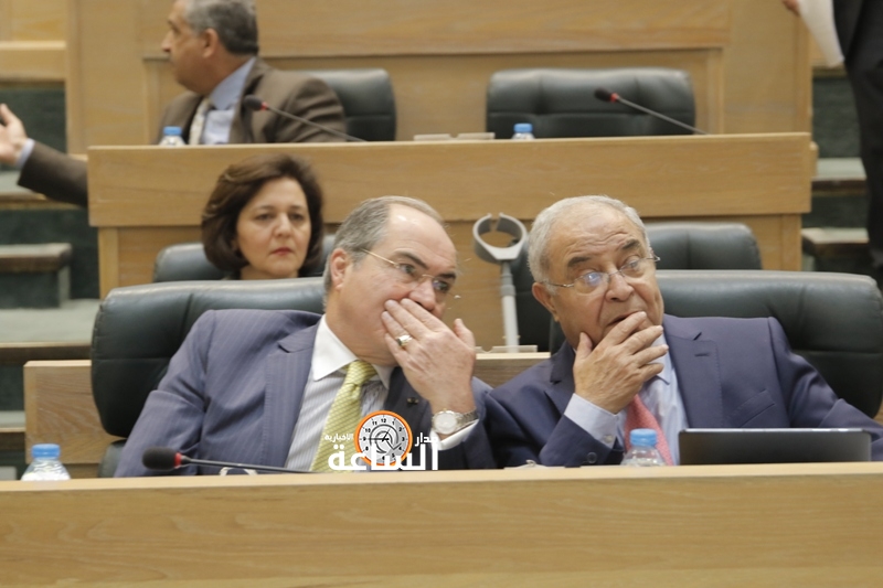 وزراء وشخصيات يودعون الملقي في منزله