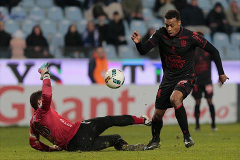 نيس يكتفي بالتعادل وينتزع قمة الدوري