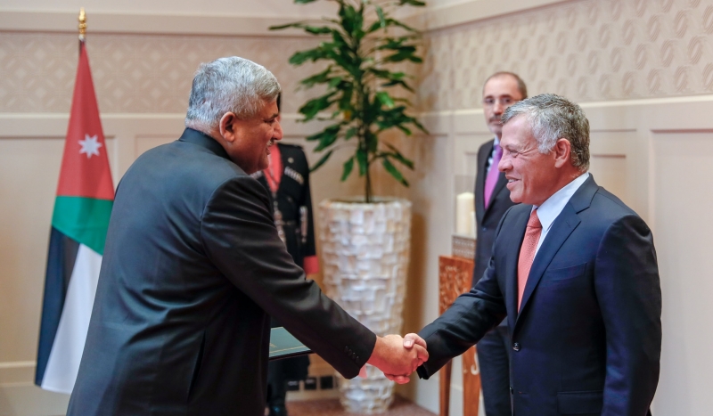 الملك يتقبل أوراق اعتماد السفير الباكستاني