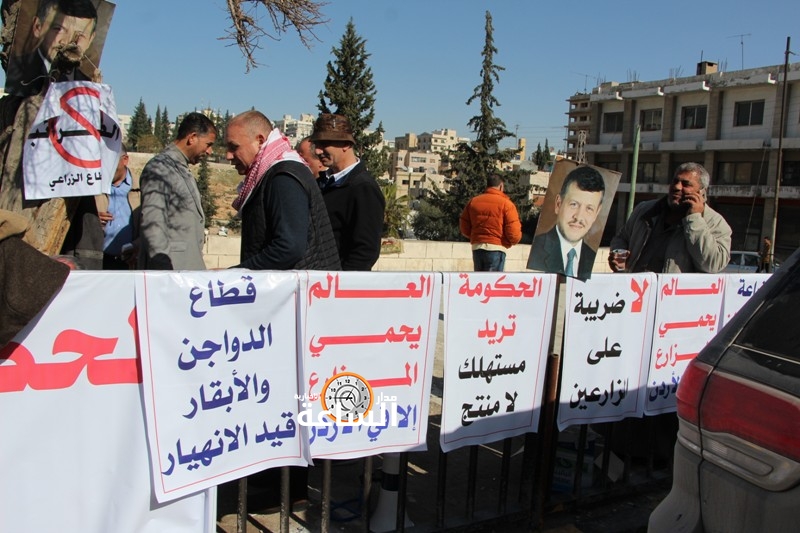 بعد لقائهم العبادي.. المزارعون مستمرون باعتصامهم