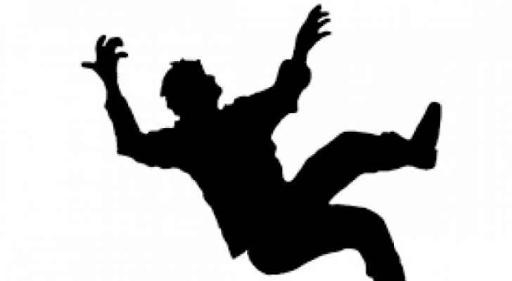 سقوط مصري عن الطابق الرابع في