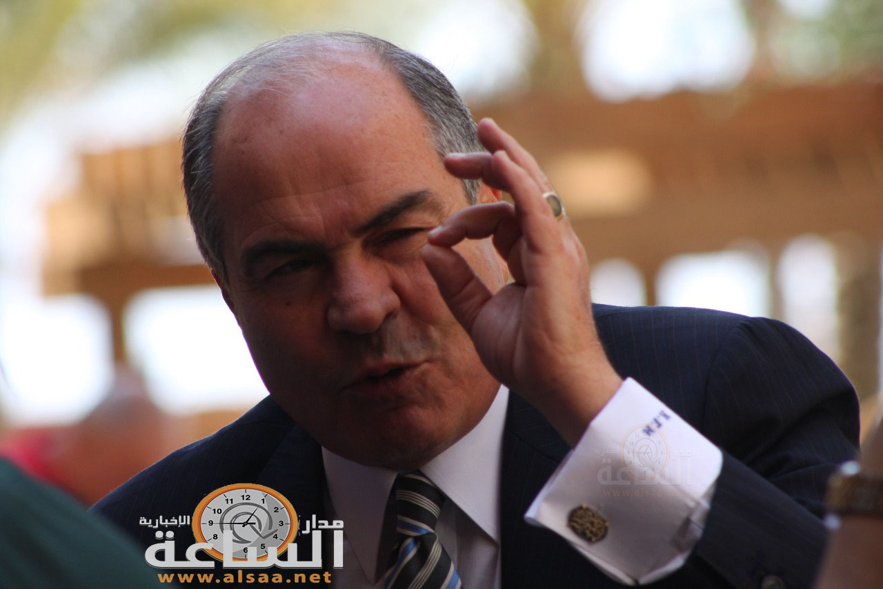 أحزاب تطالب بحكومة إنقاذ