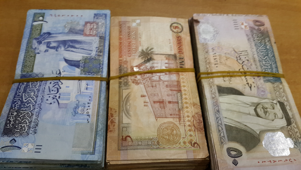 مذكرة نيابية لزيادة موظفي القطاع العام