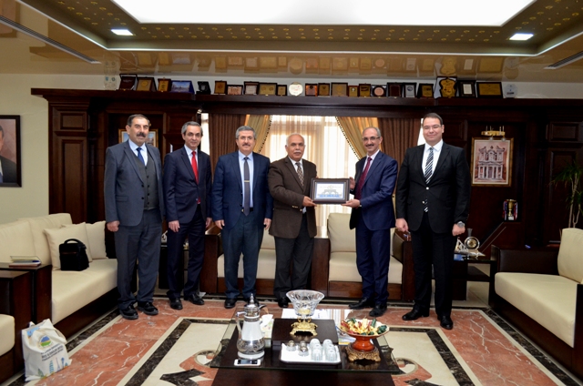 مذكرة تفاهم بين عمان الأهلية وجامعة