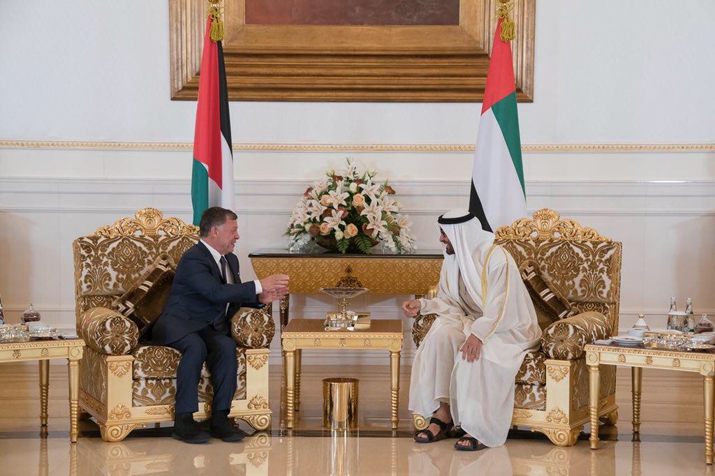 الملك يجري مباحثات مع محمد بن