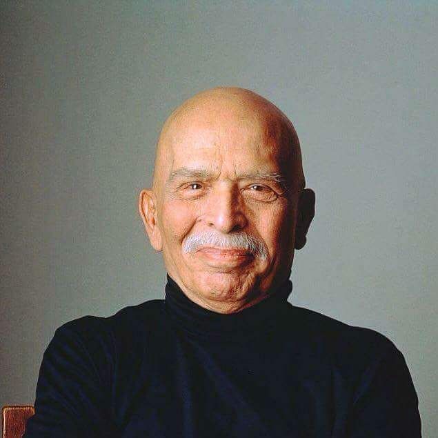 «الملك مات»