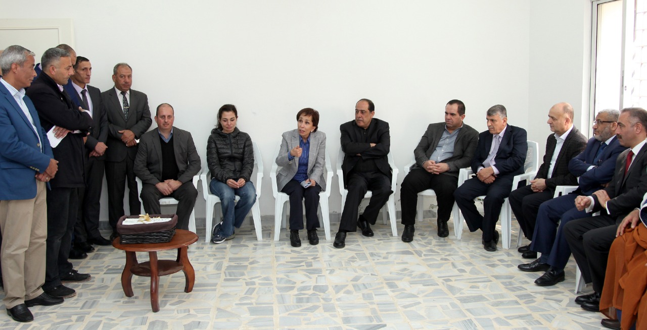 الاميرة بسمة تسلم مساعدات البر والاحسان