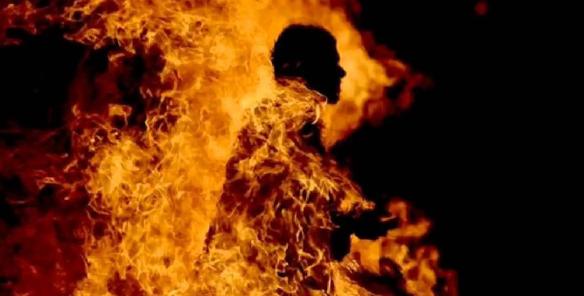 شخص يضرم النار بجسده في إربد