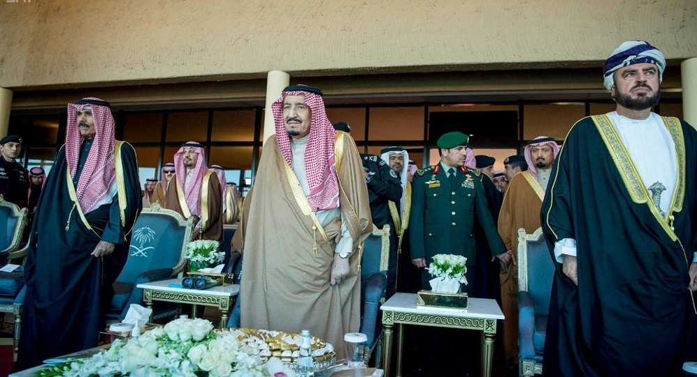 شاهد ردة فعل الملك سلمان أثناء