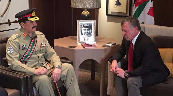 الملك يلتقي قائد الجيش الباكستاني