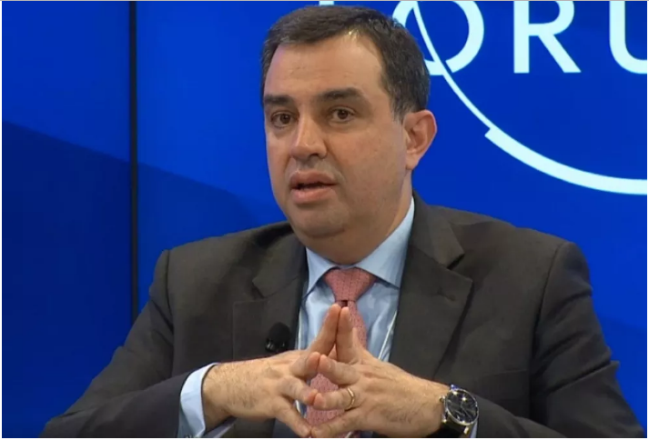 الفاخوري يعلن انطلاق دافوس في البحر