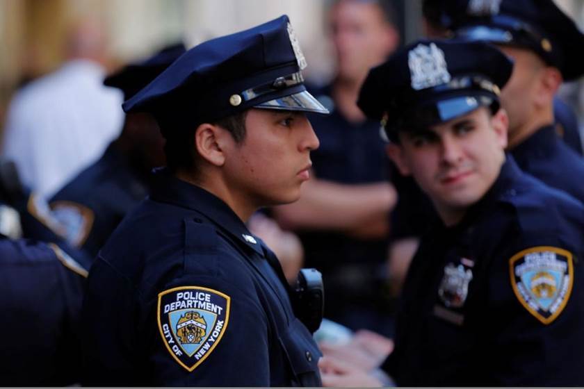 مقتل ضابطي شرطة في إطلاق نار