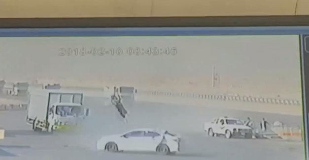 فيديو مروع لشخص يطير في الهواء