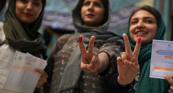 صحافية إيرانية تخسر عملها بسبب حزب