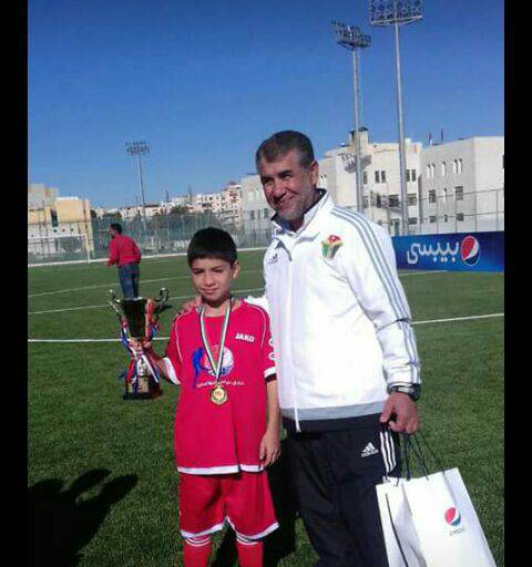 بزدوغ يكرم اللاعب التل