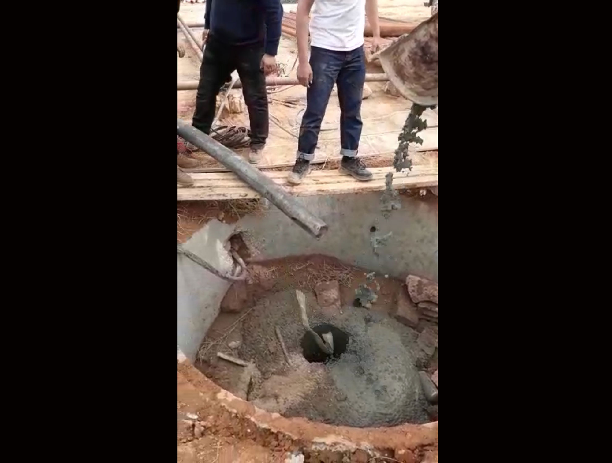 حملة مداهمة للمياه والامن والدرك لردم