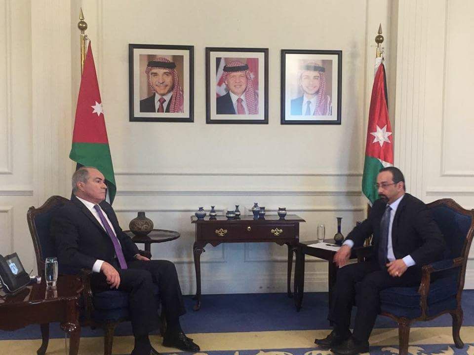 كاميرات التلفزيون إلى رئاسة الوزراء.. ومقابلة