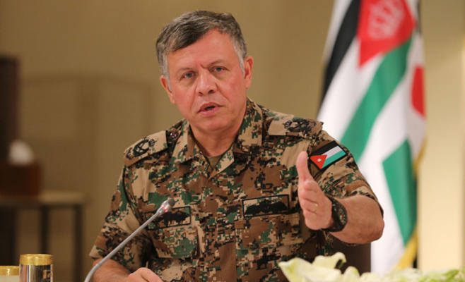 الملك للمتقاعدين العسكريين والمحاربين القدامى: أنتم