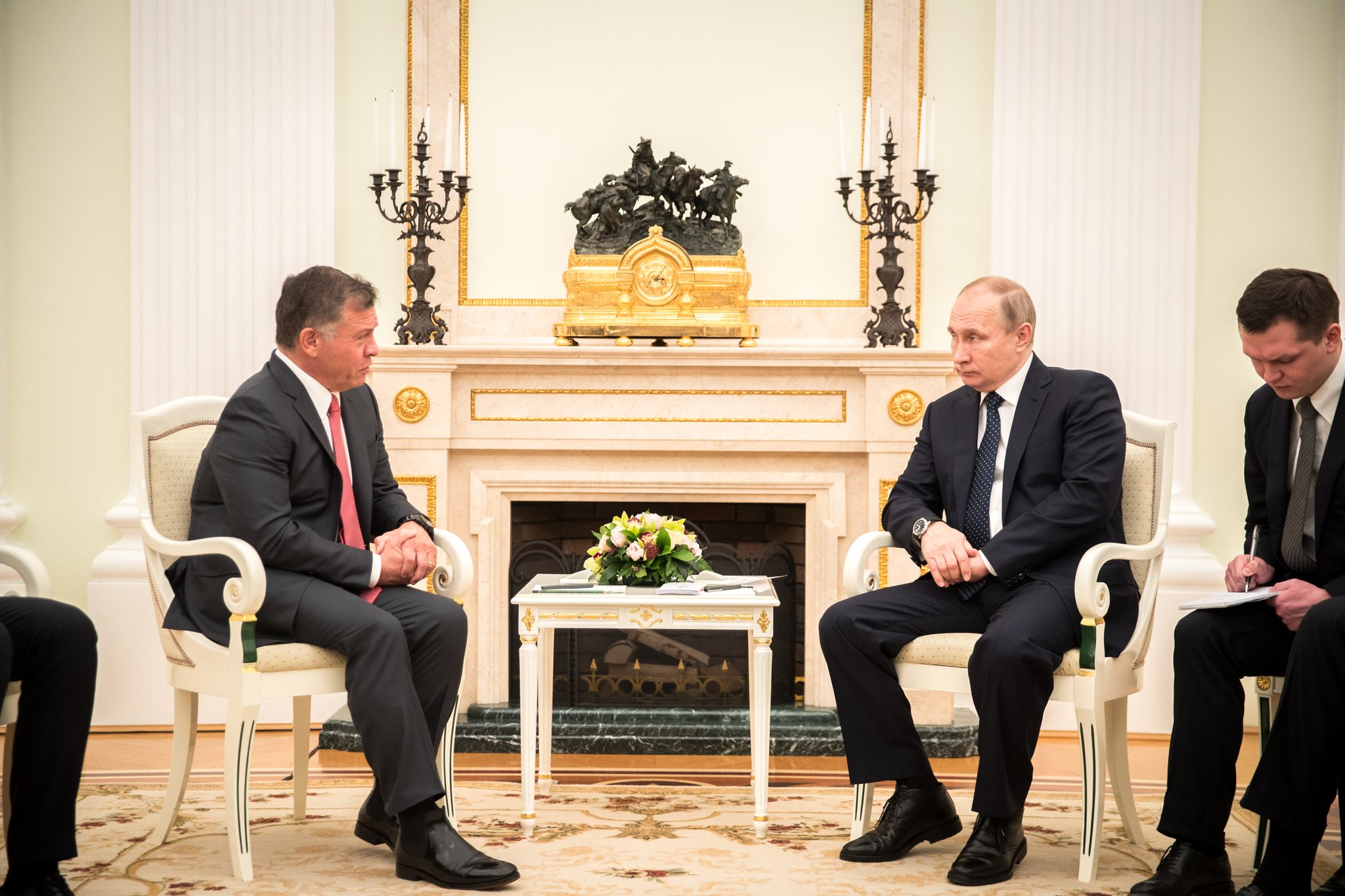 الملك وبوتين يعقدان مباحثات في الكرملين