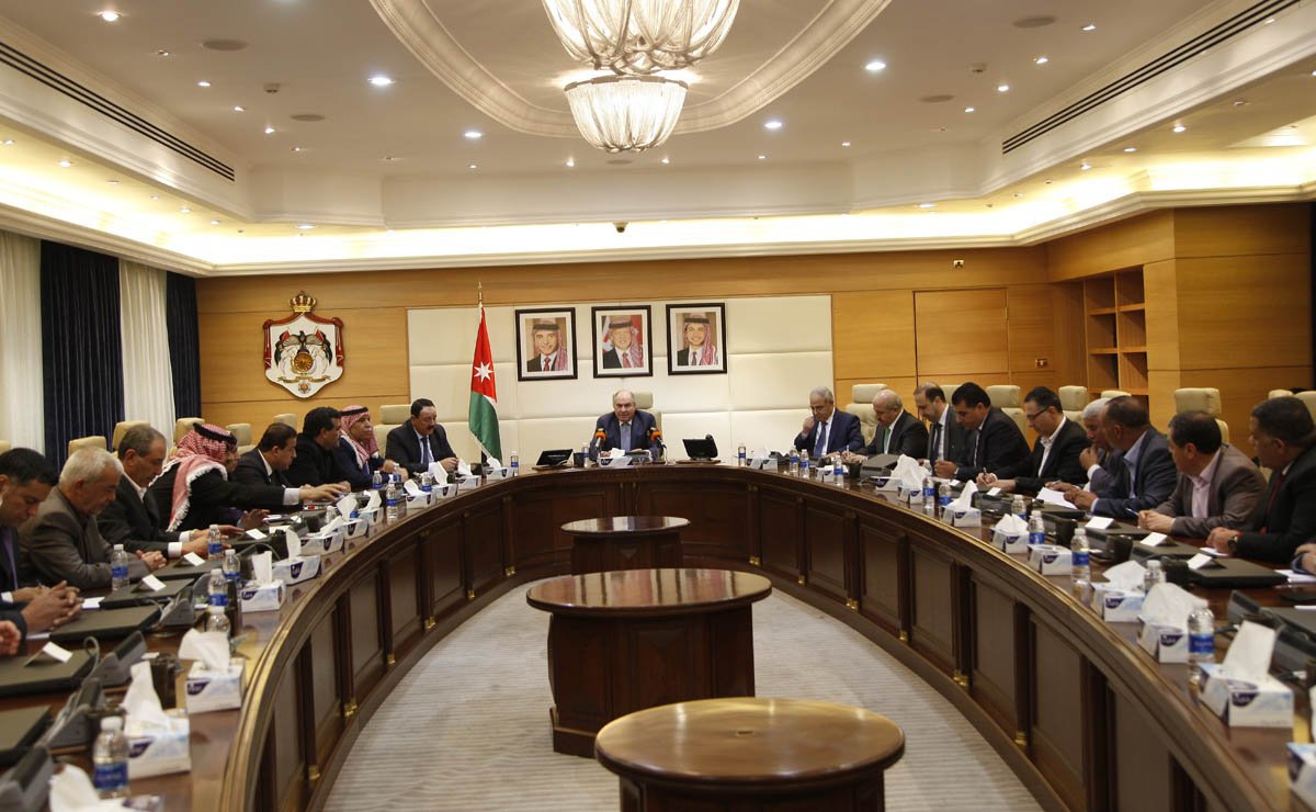 الملقي للمزارعين: لن نتراجع عن الضريبة