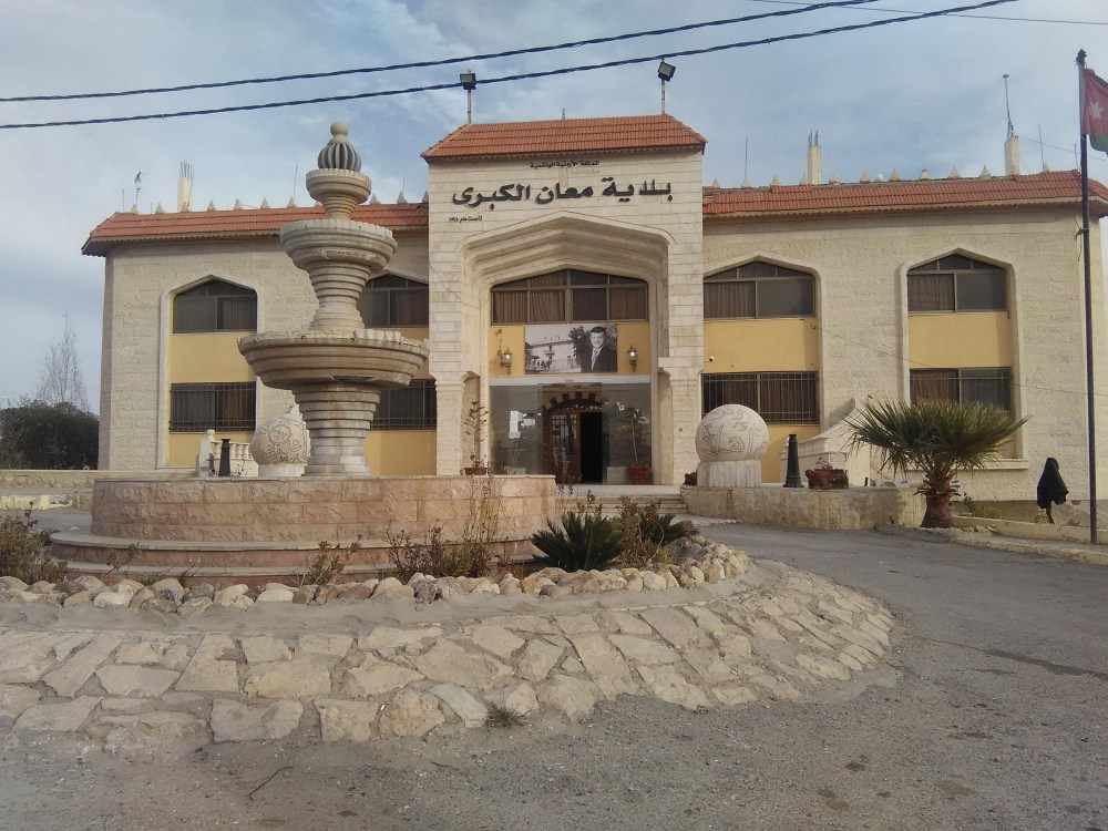 إتلاف نصف طن مواد منتهية الصلاحية