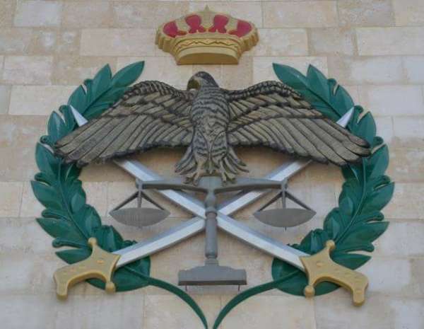 متقاعدون في الأمن العام يعتصمون أمام