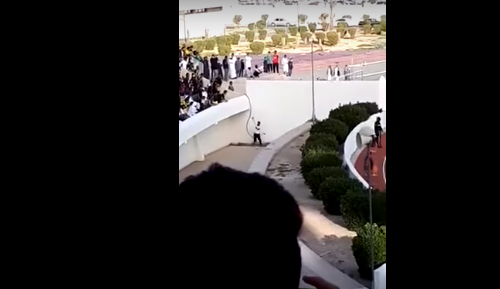 بالفيديو.. الشرطة السعودية تطارد فتاة في