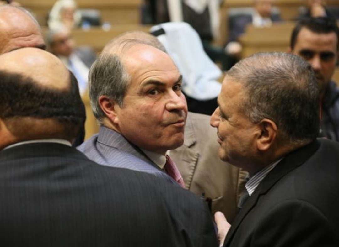 النواب يفشلون في إسقاط حكومة الملقي