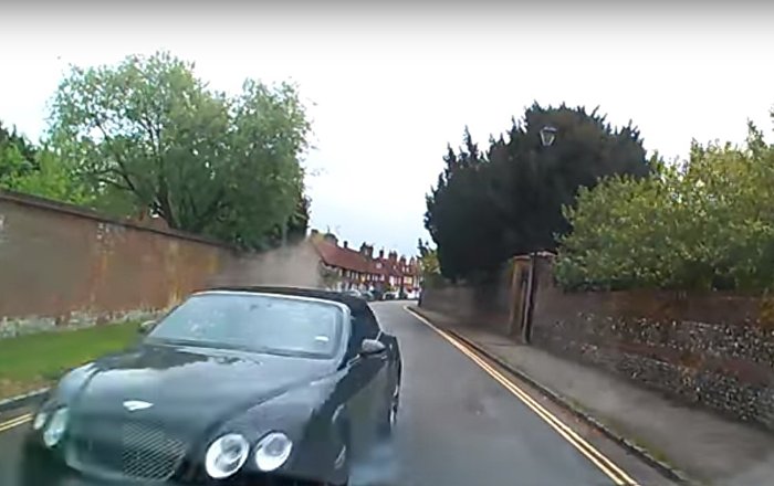 لحظة تصادم مروعة في بريطانيا.. هذا