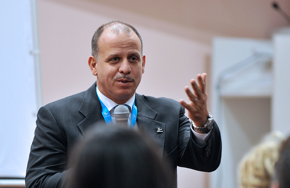 الأمير فيصل يشيد بـ ’سامسونج‘