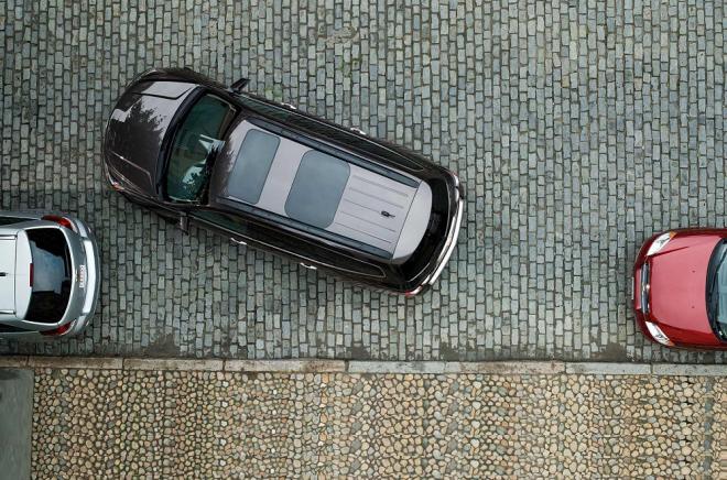 طريقة ساحرة لركن السيارة (فيديو)