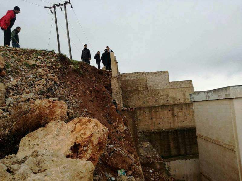 مياه الأمطار تكشف عيوب المدارس في