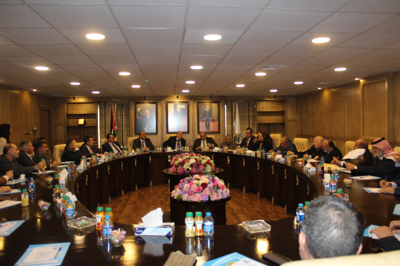 ثلاثون حزبا سياسيا تناقش الشأن العام