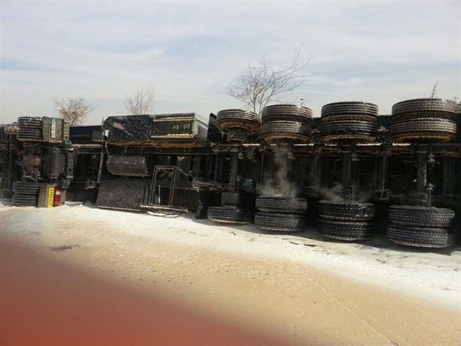 إصابة شخص بتدهور صهريج واشتعاله بالزرقاء