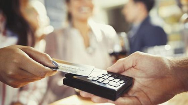 مسؤولة ببنك إنجلترا تفجر مفاجأة عن