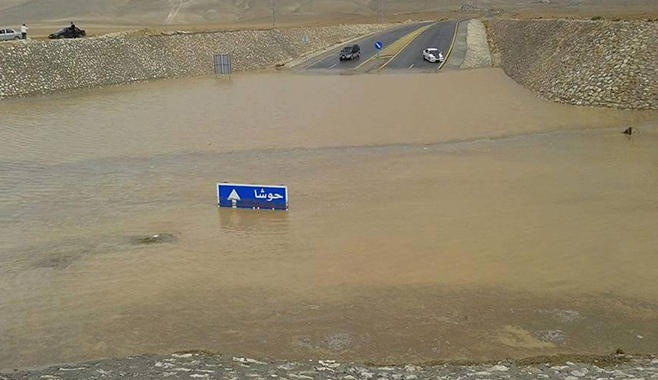 مياه الامطار تغلق نفق حوشا